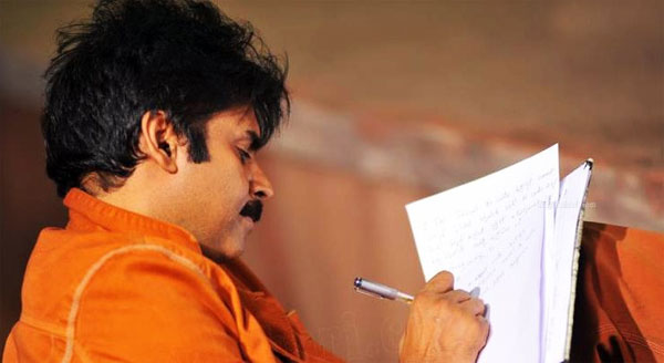 pawan kalyan,writer,trivikram srinivas,pawan again pen the story,power star,sardaar gabbar singh,johnny  పవన్ కి ఈ పిచ్చి మాత్రం తగ్గట్లేదు!